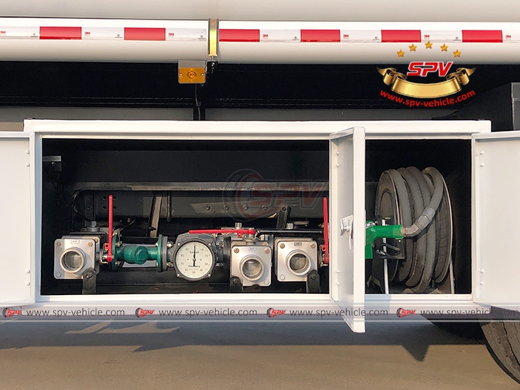 18,000 Litres Refueling Truck IVECO - Discharge Box 18,000 Litres Refueling Truck IVECO - Discharge Box